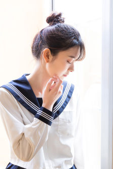 年轻小伙子爱上女老师